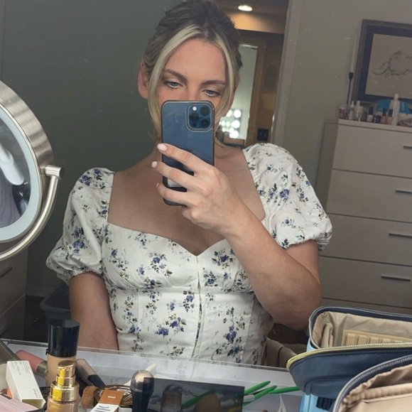 Meet your Posher, Elizabeth - Picture 1 of 1